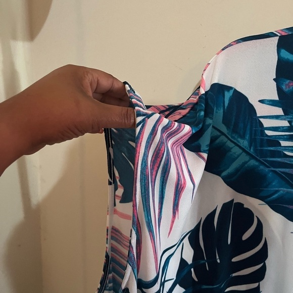 Worthington top/blouse size 5X, colors white turquoise black white pink. - Picture 5 of 13